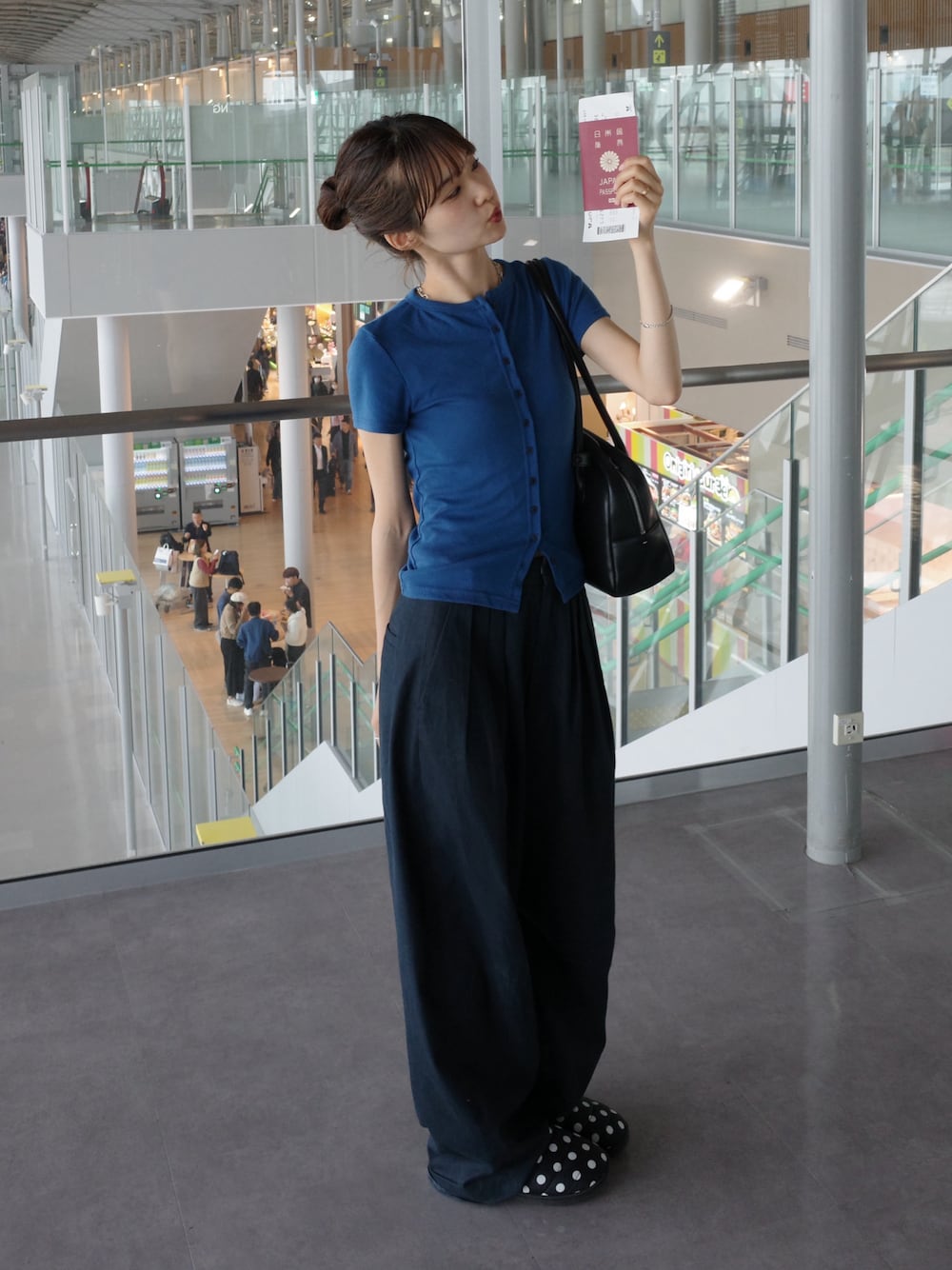 6（ロク）の「＜6(ROKU)＞タック パンツ ネイビー（スラックス）」 - WEAR