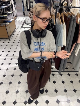 「LOWRYS FARM（ローリーズファーム）のメランジロゴTEE　1048840（Tシャツ/カットソー、グレー系）」を使った、Marikaさん（レディース・153cm）の夏コーディネート