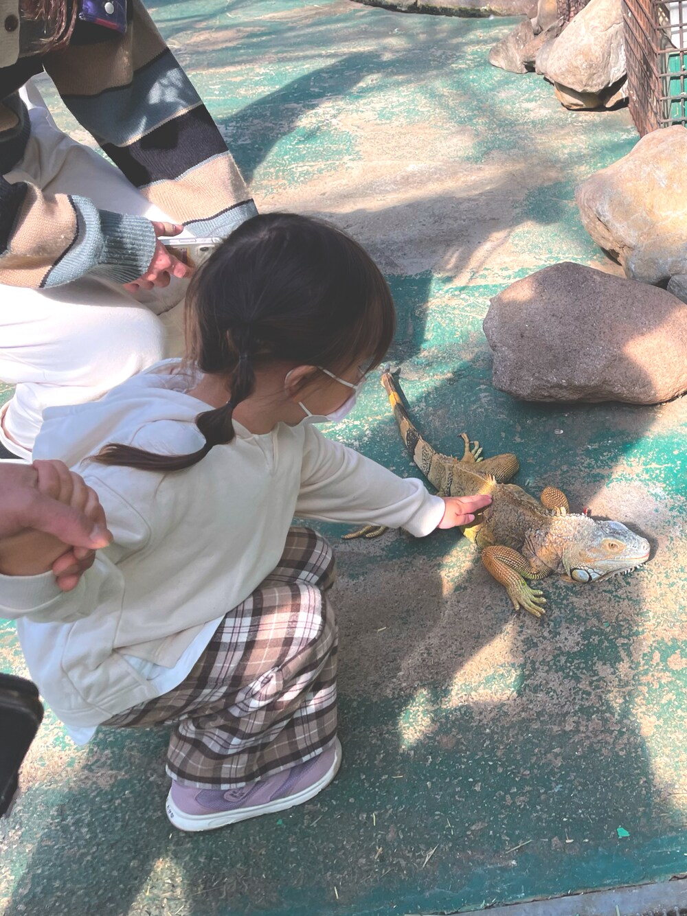 「GUのアイテム（パーカー、ホワイト系）」を使った、yun10aさん（キッズ・100cm）の春コーディネートの1枚目の写真
