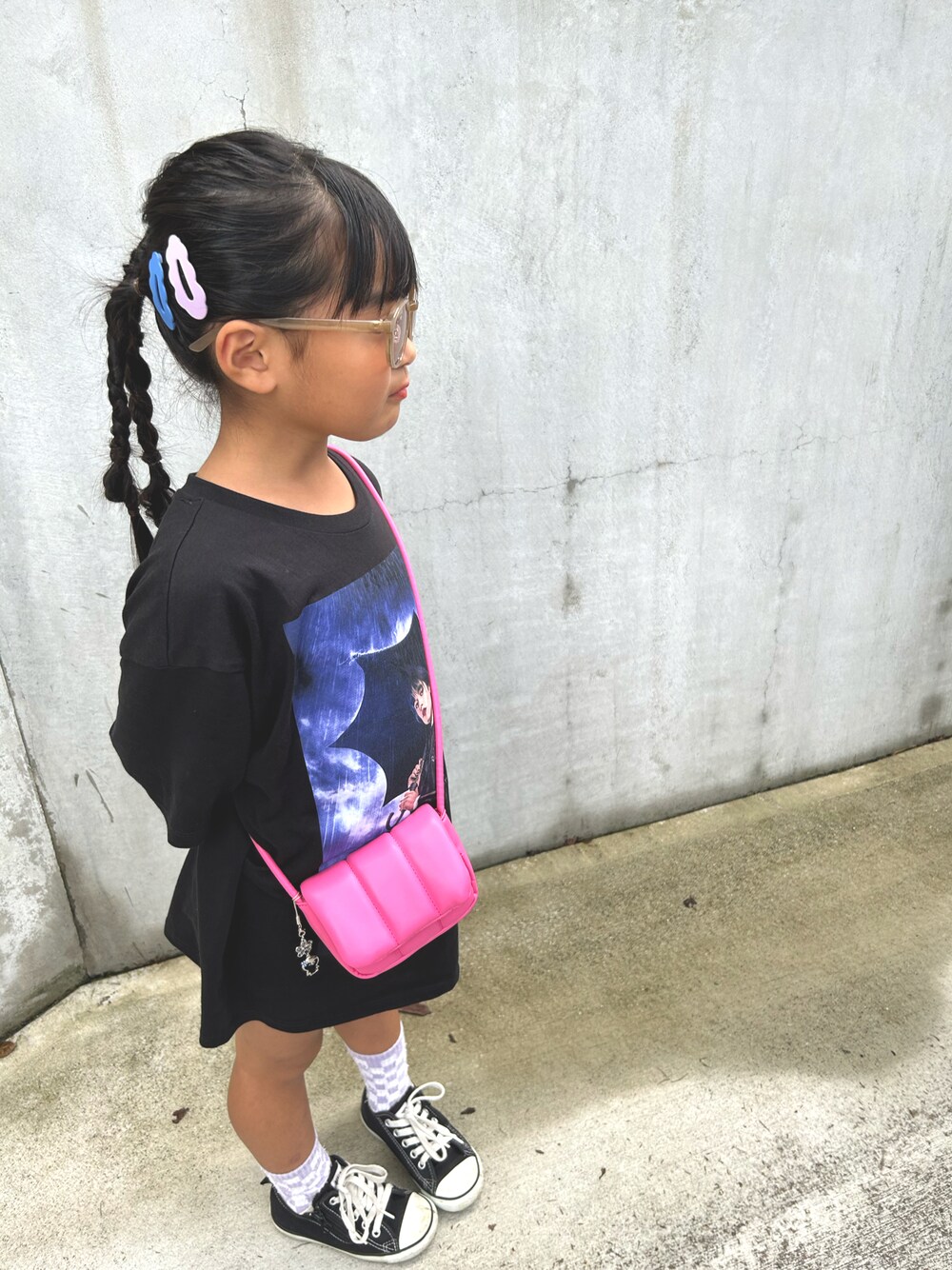 「休日コーデ、Tシャツ、女の子、公園、ビッグT、5歳女の子、このスタイルがお気に入り」｜「CONVERSEのアイテム（スニーカー、ブラック系）」を使った、kanikaniさん（キッズ・110cm）の夏コーディネートの1枚目の写真