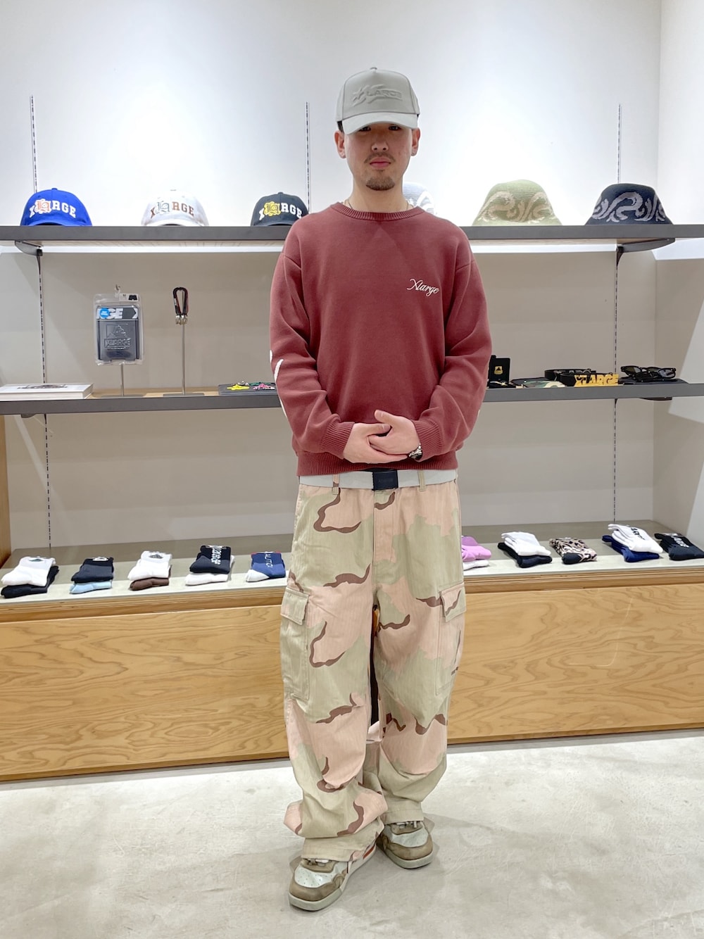 XLARGEのカーゴパンツ（ベージュ系）を使った人気ファッション