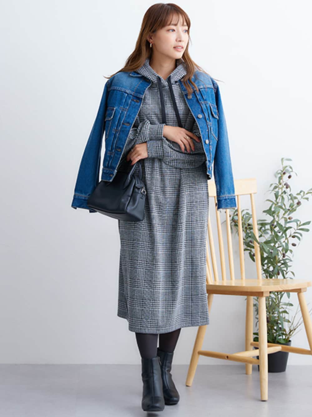 「低身長、低身長コーデ、低身長女子、小柄、152cm、152cmコーデ、プッチージョ、秋コーデ、冬コーデ、デニムジャケット、Gジャン、裏起毛ワンピース、裏起毛」｜「nissenの小さいサイズ　デニムジャケット　低身長さん・小柄女性（デニムジャケット、ブルー系）」を使った、nissen Petit Modelsさん（レディース・152cm）の秋コーディネートの1枚目の写真