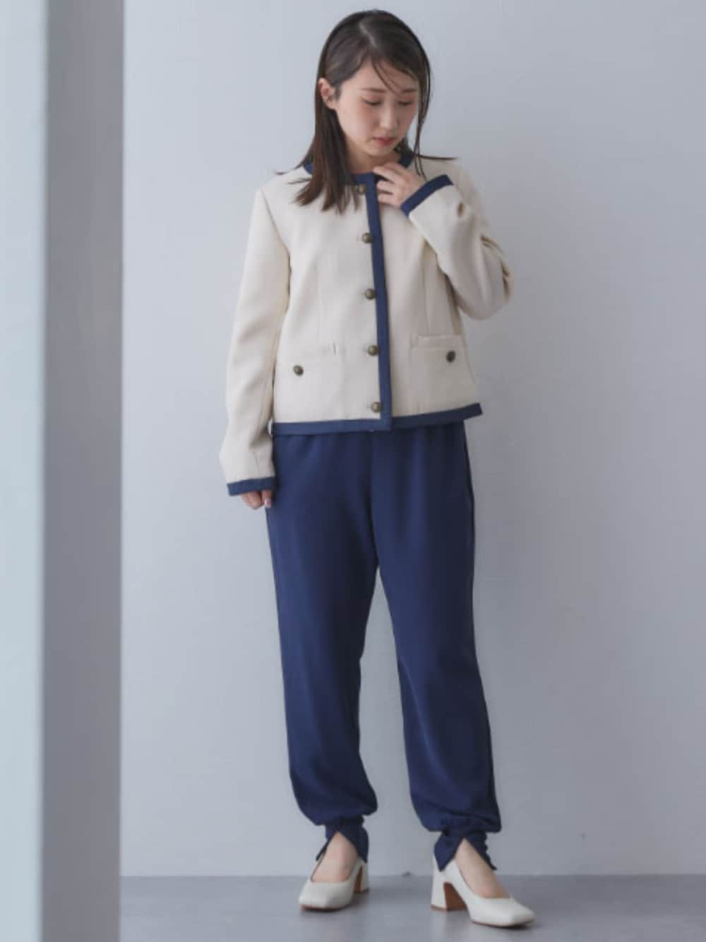 「sail、低身長、低身長コーデ、低身長レディースファッション、150cmコーデ、レギュラー、モデル、春コーデ、きれいめカジュアル、お出かけコーデ、大人カジュアル、休日スタイル、シンプルコーデ、パンツスタイル、ジャケット」｜「sailの【sail】ノーカラージャケット　小さいサイズ（ノーカラージャケット、ホワイト系）」を使った、nissen Petit Modelsさん（レディース・143cm）の夏コーディネートの1枚目の写真
