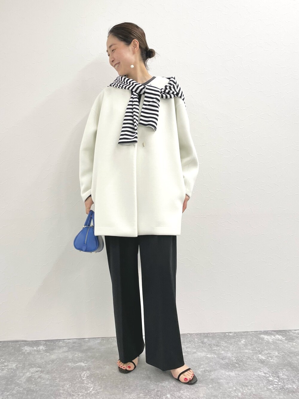 「春コーデ、春コート、オトナカジュアル、モノトーンコーデ、モノトーン、ボーダー、シンプルコーデ、ワイドパンツ、セカンドノーリーズ 、ダンボール素材、ロンT、きれいめカジュアル」｜「NOLLEY’Sの《手洗い可能》ダンボールブルゾン（ブルゾン、ホワイト系）」を使った、ISHIDAさん（レディース・158cm）の冬コーディネートの1枚目の写真