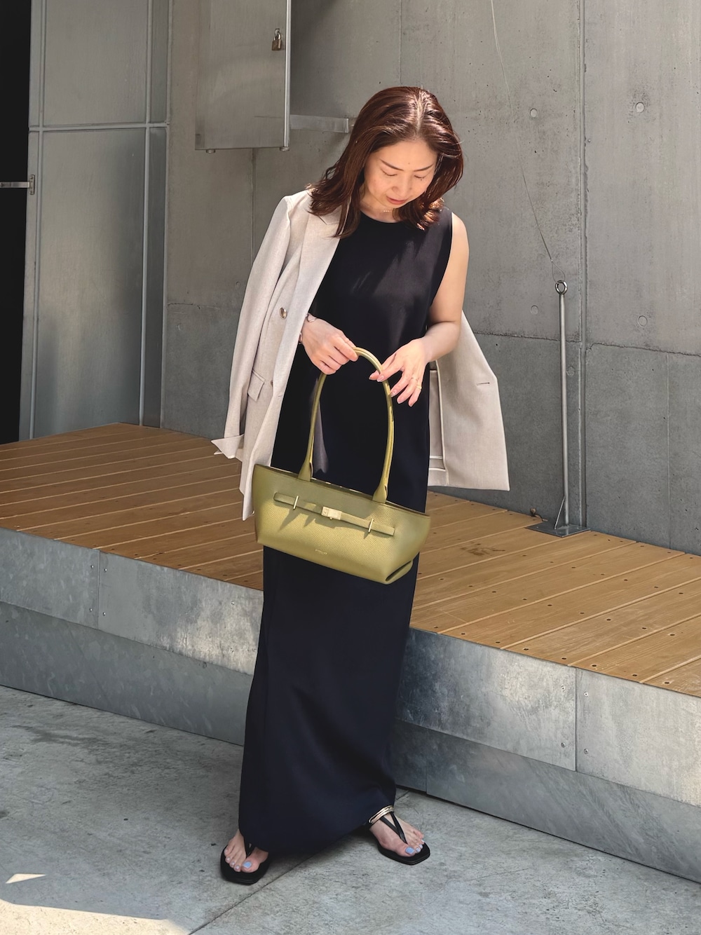 「春夏コーデ、シンプルコーデ、ワンピース、きれいめカジュアル、休日スタイル、サンダル、お出かけコーデ、デートコーデ、オトナカワイイ、大人カジュアルコーデ、今日のコーデ」｜「NOLLEY’Sの◇【WEB限定】【追加】ウォッシャブルダンボール2WAYワンピース（ワンピース、ブラック系）」を使った、ISHIDAさん（レディース・158cm）の春コーディネートの1枚目の写真