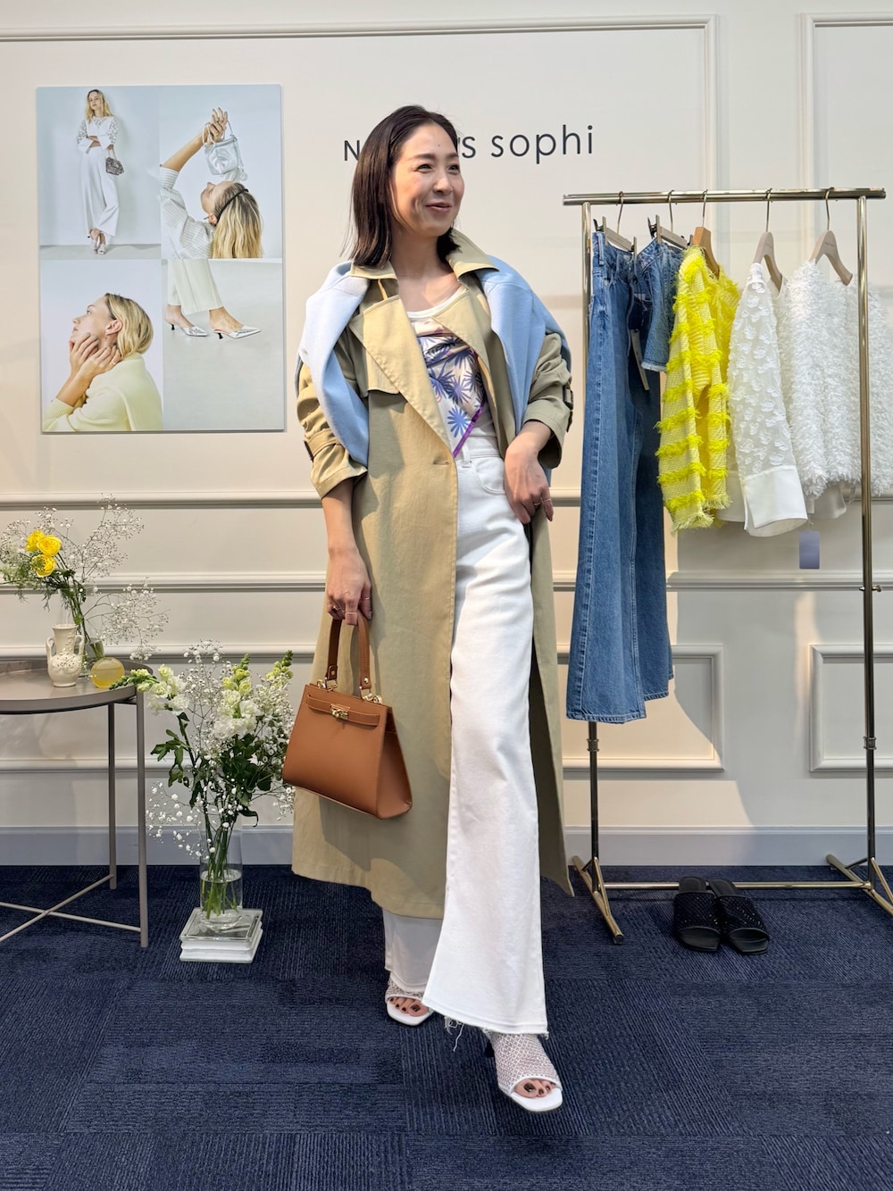 「トレンチ、トレンチコート、スカーフ、春色、かんたん！着回しコーデ術、今日のコーデ」｜「NOLLEY’Sの2wayCLASSICショルダーバッグM（ショルダーバッグ、ブラック系）」を使った、ISHIDAさん（レディース・158cm）の冬コーディネートの1枚目の写真