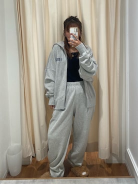 「ストリートカジュアル」｜「アイテム（スウェットパンツ）」を使った、中井菜摘さん（レディース・153cm）の秋コーディネート