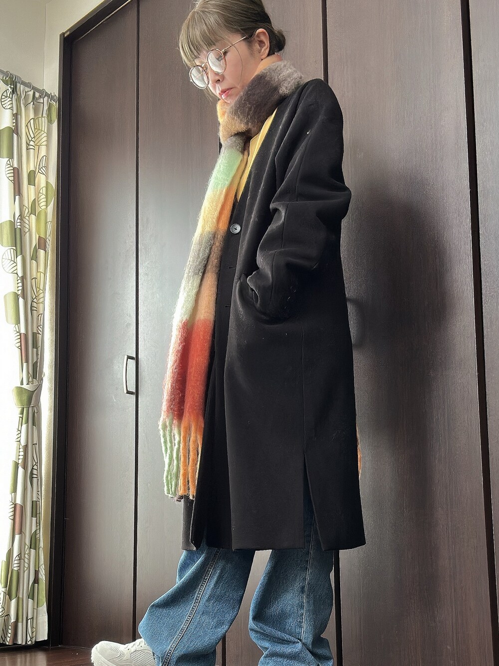 「カジュアルコーデ、今日のコーデ、マフラー、メガネ女子、UGG」｜「MOUSSYのHW WIDE STRAIGHT（デニムパンツ、ブルー系）」を使った、amu1002さん（レディース・159cm）の冬コーディネートの1枚目の写真