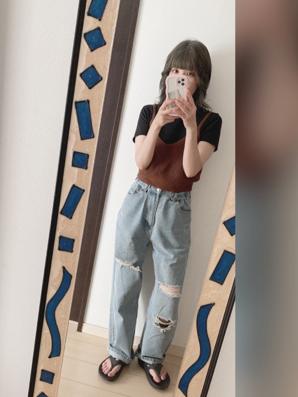 「秋コーデ、ママファッション、カジュアルコーデ、プチプラ、おしゃれさんと繋がりたい、デニム」｜「UNIQLOのクルーネックT（半袖）（Tシャツ/カットソー、ブラック系）」を使った、amu1002さん（レディース・159cm）の秋コーディネートの1枚目の写真