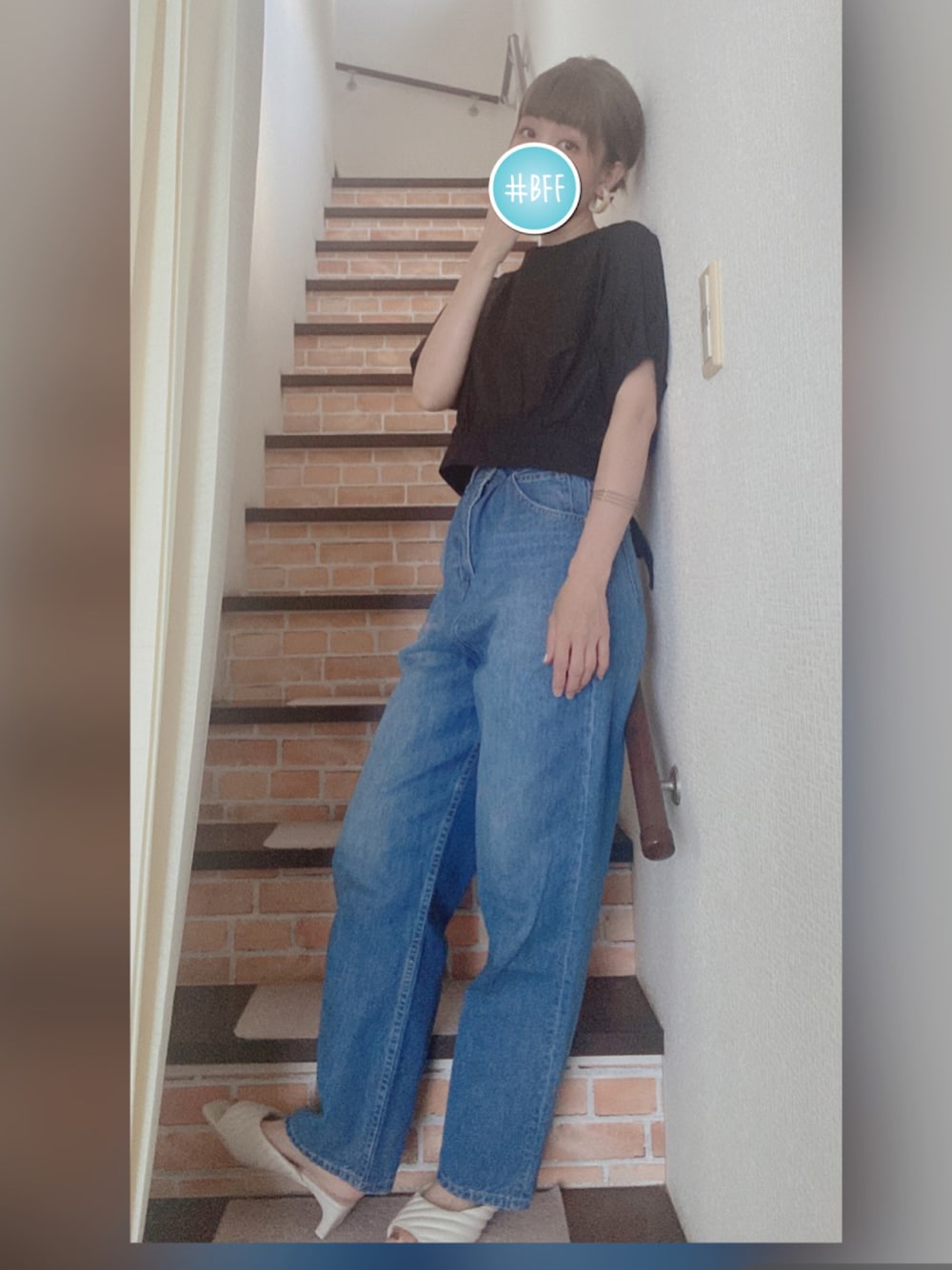 「夏コーデ、大人女子、ブラウス、お洒落さんとつながりたい、デニム」｜「LOWRYS FARMのＣＯＮＥ／カーブデニムパンツ　163109（デニムパンツ、ブルー系）」を使った、amu1002さん（レディース・159cm）の夏コーディネートの1枚目の写真