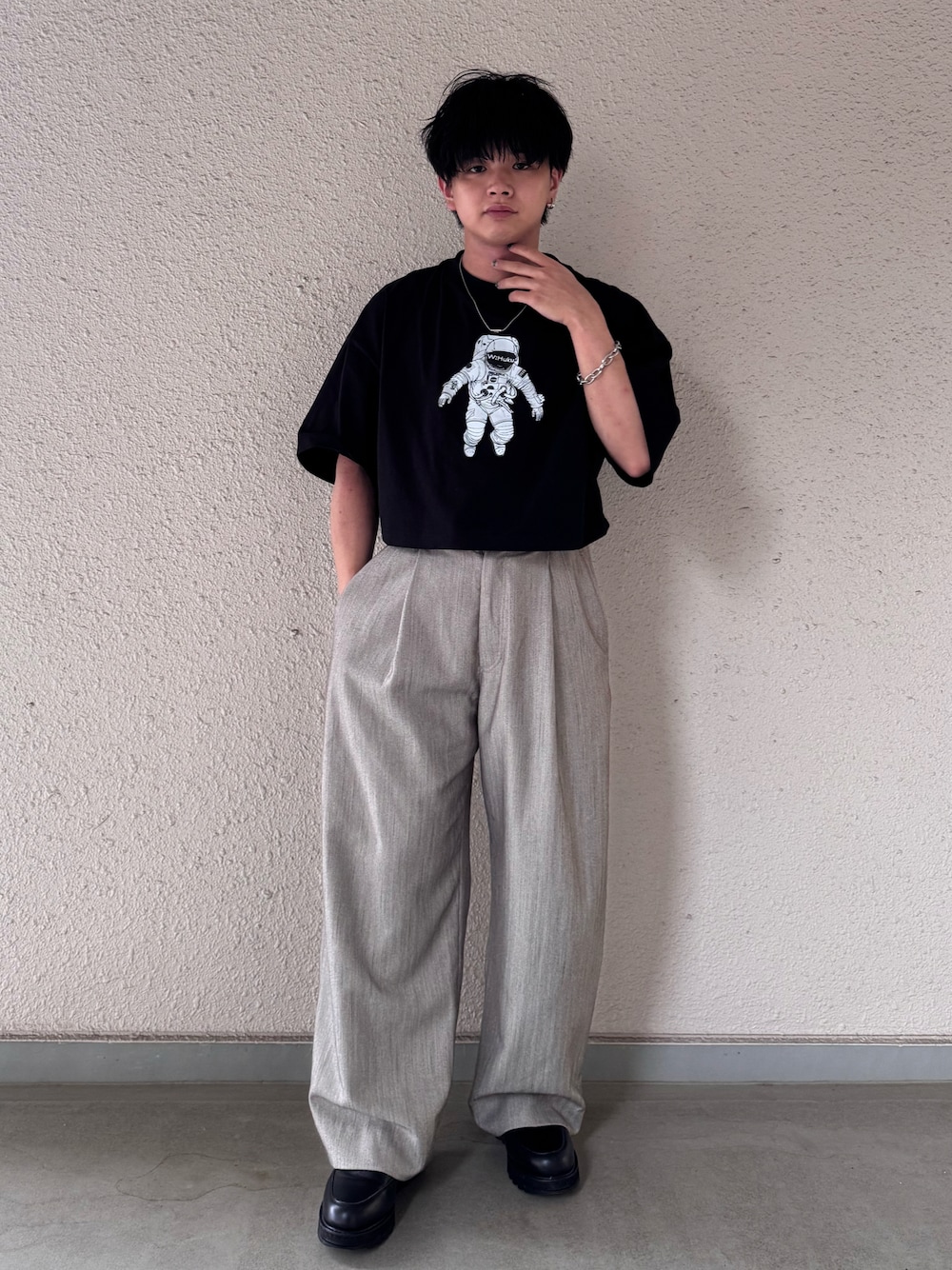 パンツを使った「クロップド丈」のメンズ人気ファッション