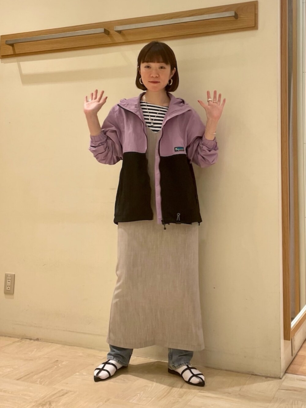 「マウンテンパーカー、franklinclimbing、ベージュ、カジュアル、スポーツミックス、デニム、ボーダー、おしゃれさんと繋がりたい、ワンピース、ootd、ピンク、シンフルコーデ、サンダル、キャミワンピ、FREDY&GLOSTER」｜「Franklin Climbingの【Franklin Climbing】マウンテンジャケット マウンテンパーカー（マウンテンパーカー、パープル系）」を使った、ほこさん（レディース・158cm）の春コーディネートの1枚目の写真