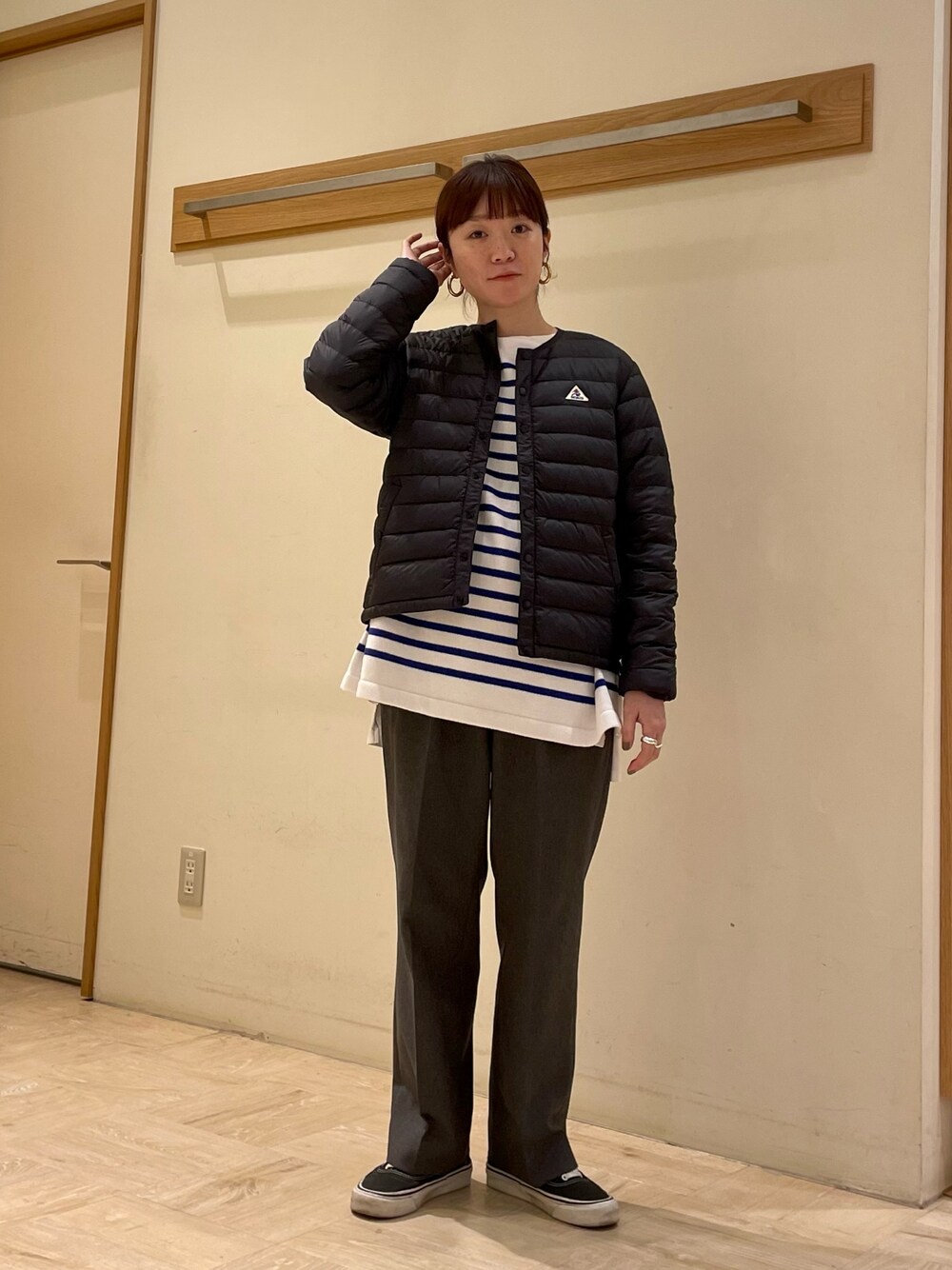 「GEVACO、ゲバコ、ダウンジャケット、インナーダウン、お出かけコーデ、オトナ女子、大人カジュアル、お洒落さんとつながりたい、ボーダー、ootd、カジュアルコーデ、シンプルコーデ、いいね、save、フォローお願いします🤑、ラゾーナ川崎、私の推しブランド」｜「GEVACOの【GEVACO/ゲバコ】ライトダウンジャケット（ダウンジャケット/コート、ブラック系）」を使った、ほこさん（レディース・158cm）の冬コーディネートの1枚目の写真