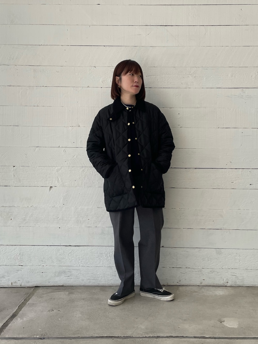 「アウター、きれいめカジュアル、キルティング、Traditional Weatherwear、ジャケット、冬コーデ、冬アウター、着回しコーデ、赤、お出かけコーデ、コート、休日スタイル、おしゃれさんと繋がりたい、カジュアル、オトナカジュアル」｜「Traditional Weatherwearの【別注】【Traditional Weatherwear/トラディショナルウェザーウエア】WAVERLY TWW（ブルゾン、ブラック系）」を使った、ほこさん（レディース・158cm）の冬コーディネートの1枚目の写真