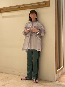 「グレー」｜「アイテム（PC・スマホグッズ/家電）」を使った、ほこさん（レディース・158cm）の春コーディネート