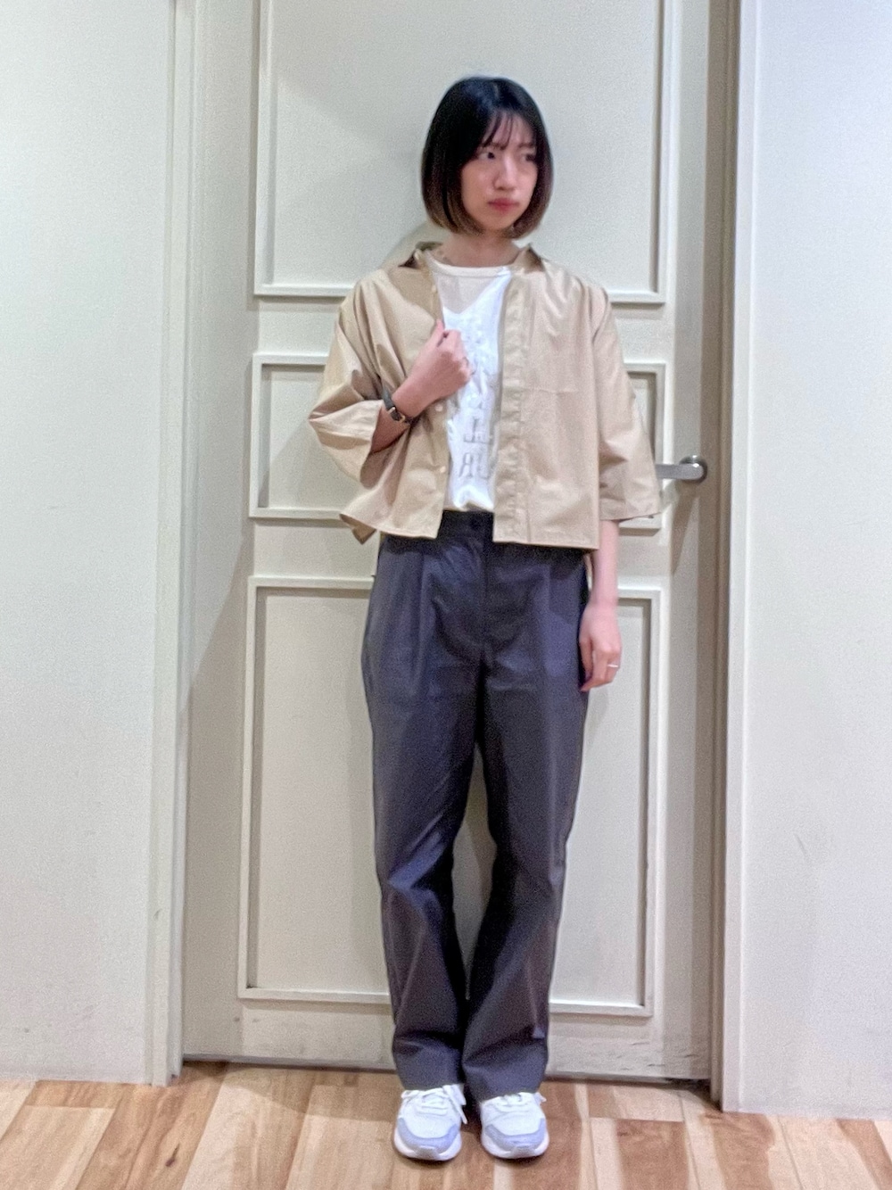 「sm2rhythm、ロゴT、楽チンコーデ、シンプルコーデ、ドルマン、イージーパンツ、Samansa Mos2、SM2、ベージュコーデ、SM2keittioイオンモール高の原」｜「sm2rhythmのコットンナイロンセミワイドイージーパンツ（その他パンツ、グレー系）」を使った、さっこんさん（レディース・162cm）の夏コーディネートの1枚目の写真
