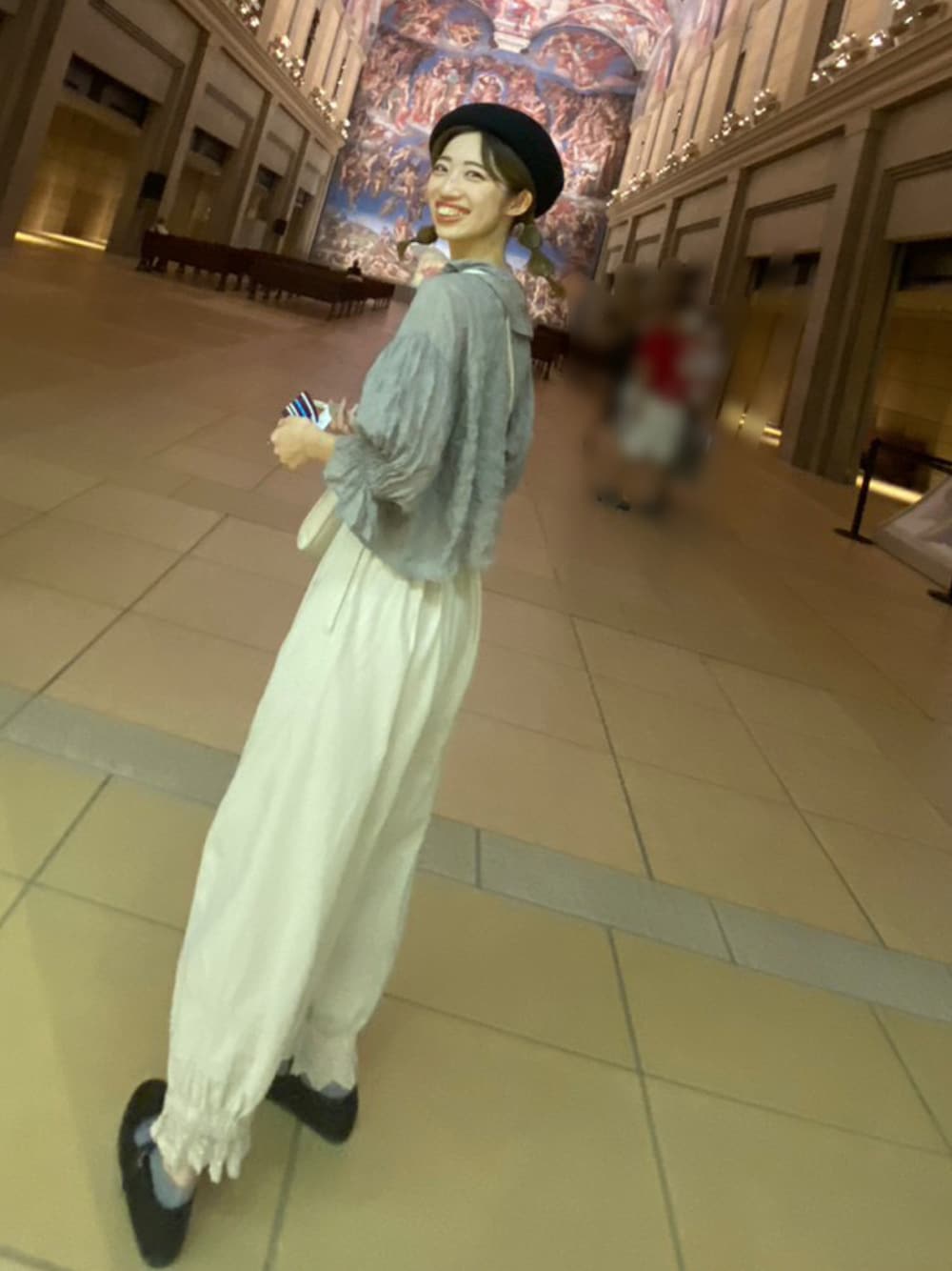 「サマンサ モスモス(Samansa Mos2)、サマンサモスモス、Samansa Mos2、SM2、お出かけコーデ、カジュアルガーリー、パンツスタイル、セーラー襟、裾レース、ベレー帽、ワンストラップシューズ、初秋コーデ、シンプルカラー、3色コーデ、イオンモール高の原」｜「Samansa Mos2のワンストラップシューズ（ドレスシューズ、ブラック系）」を使った、さっこんさん（レディース・162cm）の秋コーディネートの1枚目の写真