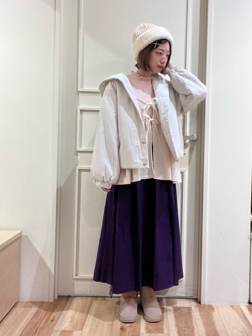 「Samansa Mos2、SM2、サマンサモスモス、サマンサモスモス(Samansa Mos2)、冬を彩る色いろコーデ、大人かわいい、休日スタイル、中綿アウター、チェックスカート、ムートンブーツ、キャミソール、前後2way、ニット帽、ピンク×パープル、イオンモール高の原」｜「Samansa Mos2のファーニットコンビワッチ（ハット、ホワイト系）」を使った、さっこんさん（レディース・162cm）の冬コーディネートの1枚目の写真