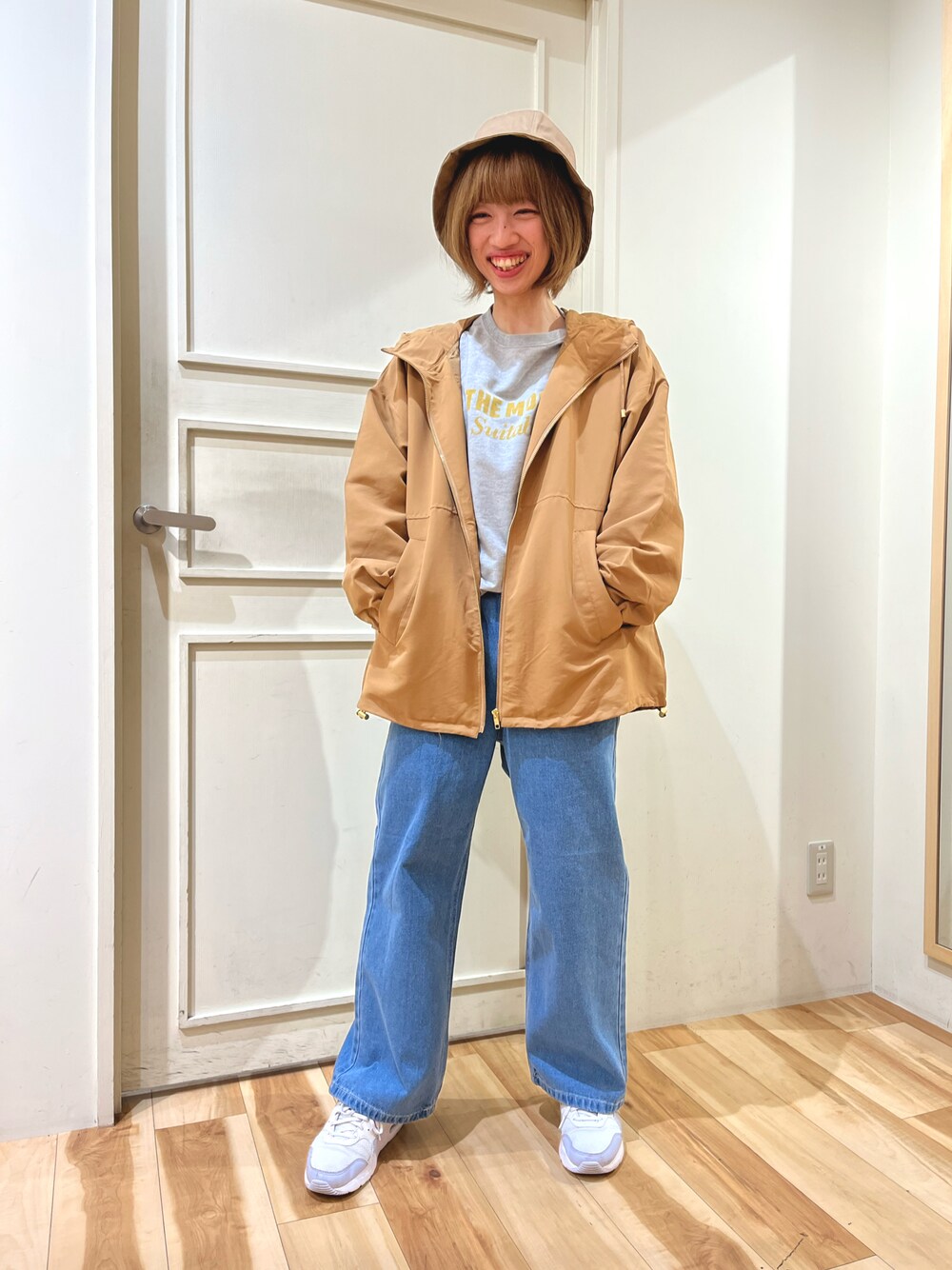 「サマンサモスモスブルー、Samansa Mos2 blue、パンツスタイル、パンツコーデ、リラックススタイル、スニーカースタイル、デニムパンツ、デニムコーデ、ECODENIM、お出かけコーデ、マウンテンパーカー、春コーデ、春色、春服、イオンモール高の原」｜「Samansa Mos2 blueの【ECO DENIM】ワイドストレートパンツ（その他パンツ、ブルー系）」を使った、さっこんさん（レディース・162cm）の冬コーディネートの1枚目の写真