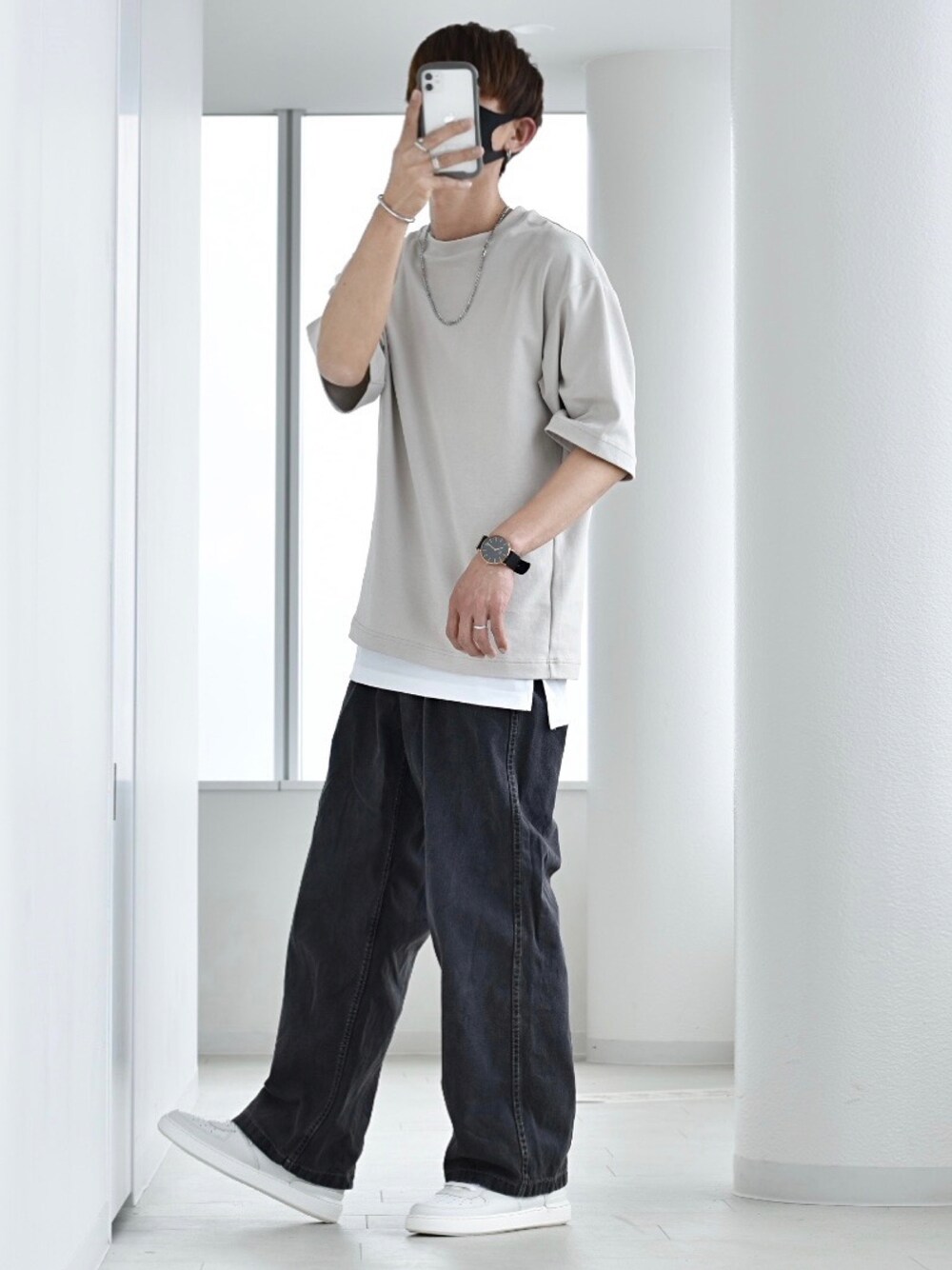 「休日コーデ、今日のコーデ、春夏コーデ、レイヤードスタイル、スニーカー、エアリズムコットンオーバーサイズTシャツ(５分袖)、デニムバギーパンツ、クラークス、clarks、clarksshoes、clarkspremium、R2023コーデ、カジュアルコーデ、CREARE LINO」｜「UNIQLOのアイテム（Tシャツ/カットソー、ベージュ系）」を使った、y_Oさん（メンズ・168cm）の春コーディネートの1枚目の写真