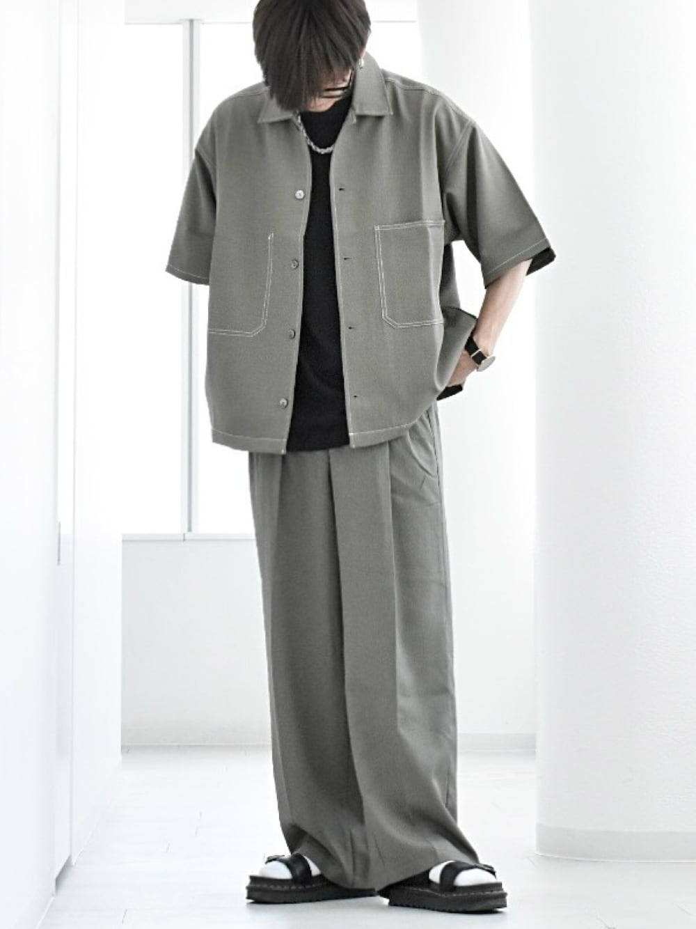 「きれいめカジュアル、さらっと晴れやかスナップ、今日のコーデ、セットアップ、AnytimeSongs、UNIQLO、シャツ好き集まれ、サンダル、レイヤードスタイル、R2024、スラックス、キレイめ、ステッチ、春夏コーデ、プチプラ」｜「Anytime Songsのポリエステル デカポケステッチDSシャツ（シャツ/ブラウス、グリーン系）」を使った、y_Oさん（メンズ・168cm）の夏コーディネートの1枚目の写真