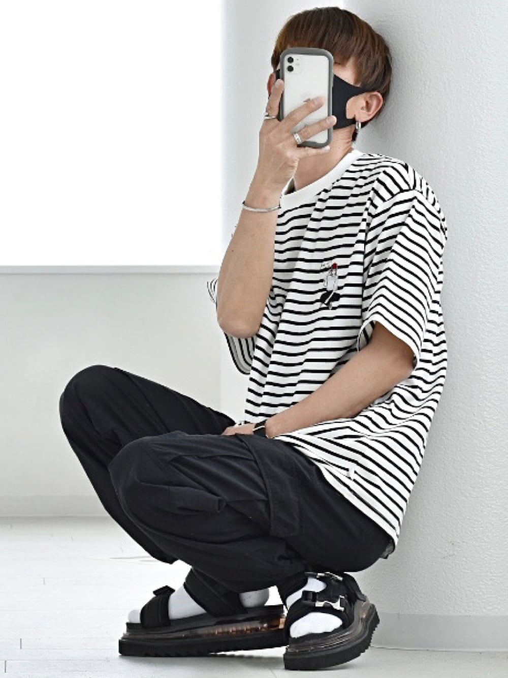 「johnscloset、ジョンズクローゼット、redcapgirl、ボーダー、休日コーデ、春夏コーデ、今日のコーデ、カジュアルコーデ、モノトーン、ストリートMIX、ワンポイント刺繍、レッドキャップガール、休日スタイル、R2023コーデ、PR」｜「Red Cap Girlの【a-r】〔Red Cap Girl/レッドキャップガール〕ヘビーウェイト天竺 ワンポイント刺繍 ボーダーTシャツ（Tシャツ/カットソー、ホワイト系）」を使った、y_Oさん（メンズ・168cm）の春コーディネートの1枚目の写真