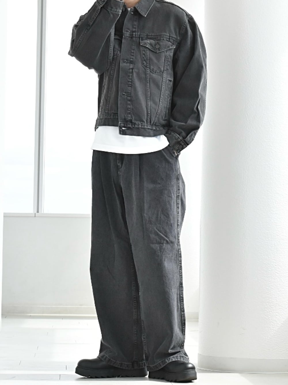 「春めき満開コーデ、春コーデ、デニム、デニムジャケット、デニムパンツ、セットアップ、レイヤードスタイル、レイヤード、ブーツ、モノトーン、R2025、GU、UNIQLO、プチプラ、プチプラコーデ」｜「GUのアイテム（デニムジャケット、ブラック系）」を使った、y_Oさん（骨格ナチュラル・メンズ・168cm）の春コーディネートの1枚目の写真