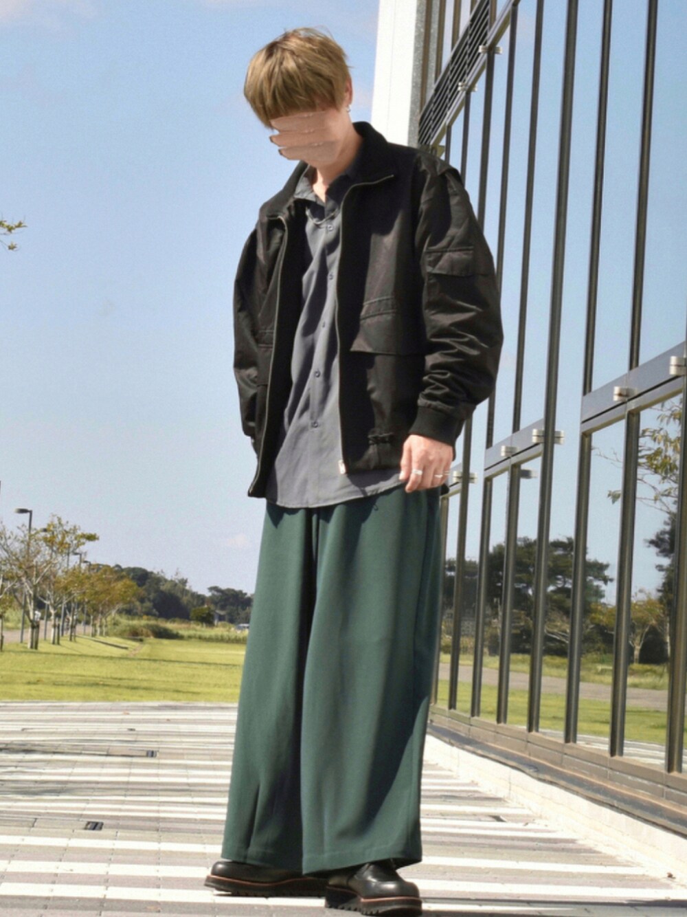 「MA-1、秋のコーデ、レイヤードスタイル、ワイドパンツ、革靴、シルバーアクセサリー、PR、トレンドカラー、秋服準備はじめました、CREARE LINO、クレアーレリノ、R2021コーデ、CREARELINOコーデ、ZOZOブランドディレクター発掘企画、だから秋服が好き」｜「CREARE -LINO-の【2021秋冬】オーバーサイズ BIGポケット MA-1 <ユニセックス>（MA-1、ブラック系）」を使った、y_Oさん（メンズ・168cm）の秋コーディネートの1枚目の写真