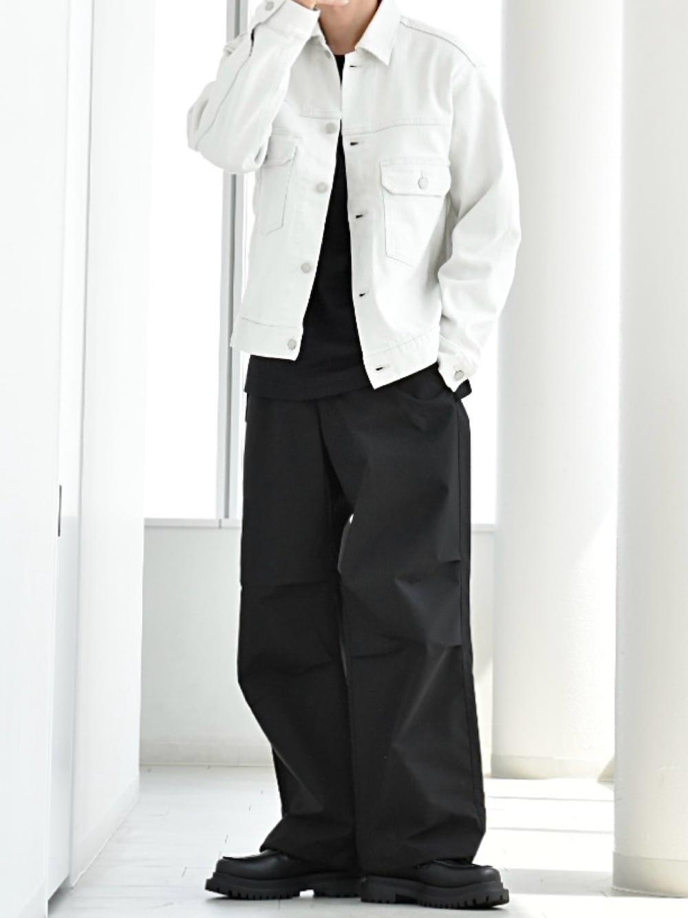 「プチプラ、プチプラコーデ、UNIQLO、GU、デニムジャケット、モノトーン、カジュアル、きれいめカジュアル、キレイめ、レイヤードスタイル、ストリート、着回しコーデ、休日スタイル、おでかけコーデ、R2025」｜「UNIQLOのアイテム（デニムジャケット、ホワイト系）」を使った、y_Oさん（骨格ナチュラル・メンズ・168cm）の夏コーディネートの1枚目の写真