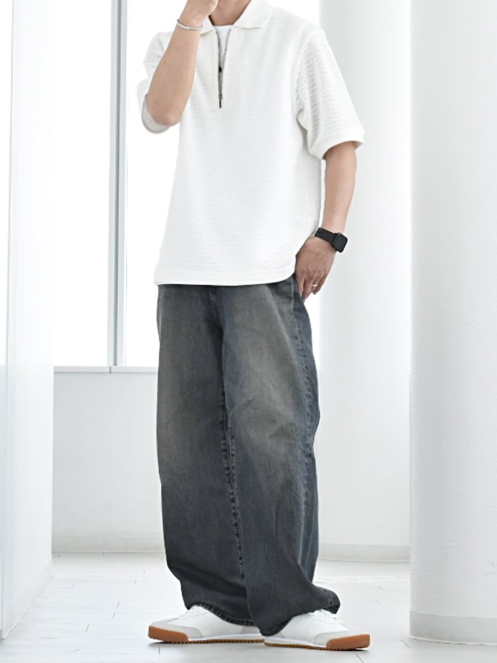 「シンプルスタイル、夏コーデ、夏ファッション、初夏コーデ、メンズコーデ、プチプラ、プチプラコーデ、UNIQLO、GU、スニーカー、レイヤードスタイル、ハーフジップ、ポロシャツ、バギージーンズ、R2025」｜「GUのアイテム（ポロシャツ、ホワイト系）」を使った、y_Oさん（骨格ナチュラル・メンズ・168cm）の夏コーディネートの1枚目の写真