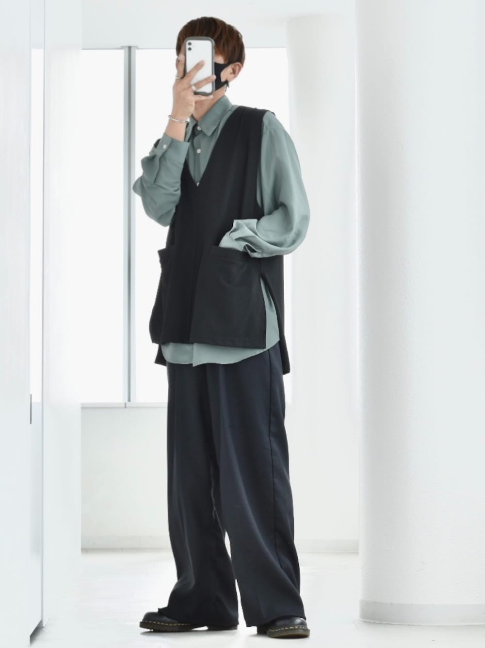 「休日コーデ、休日スタイル、シアーシャツ、レイヤードスタイル、フレアパンツ、今日のコーデ、春コーデ、春カラー、メンズファッション、モードカジュアル、お出かけコーデ、GU、UNIQLO、EDWIN、R2023コーデ」｜「GUのアイテム（シャツ/ブラウス、グリーン系）」を使った、y_Oさん（メンズ・168cm）の春コーディネートの1枚目の写真