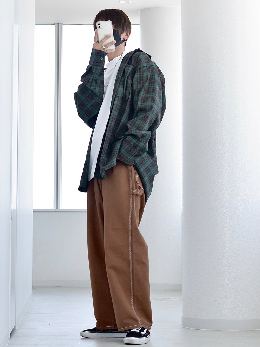 「leejapan、Lee、lee、秋コーデ、秋服準備はじめました、秋色、秋先取りコーデ、秋のブラウンスタイル、チェックシャツ、ペインターパンツ、カジュアルコーデ、ゆるコーデ、カジュアル、R2022コーデ、PR」｜「Leeの【ワークパンツの新定番】Lee/リー【X-LINE】マルチカラー　ワイドカラーペインターパンツ（デニムパンツ、ブラウン系）」を使った、y_Oさん（メンズ・168cm）の秋コーディネートの1枚目の写真