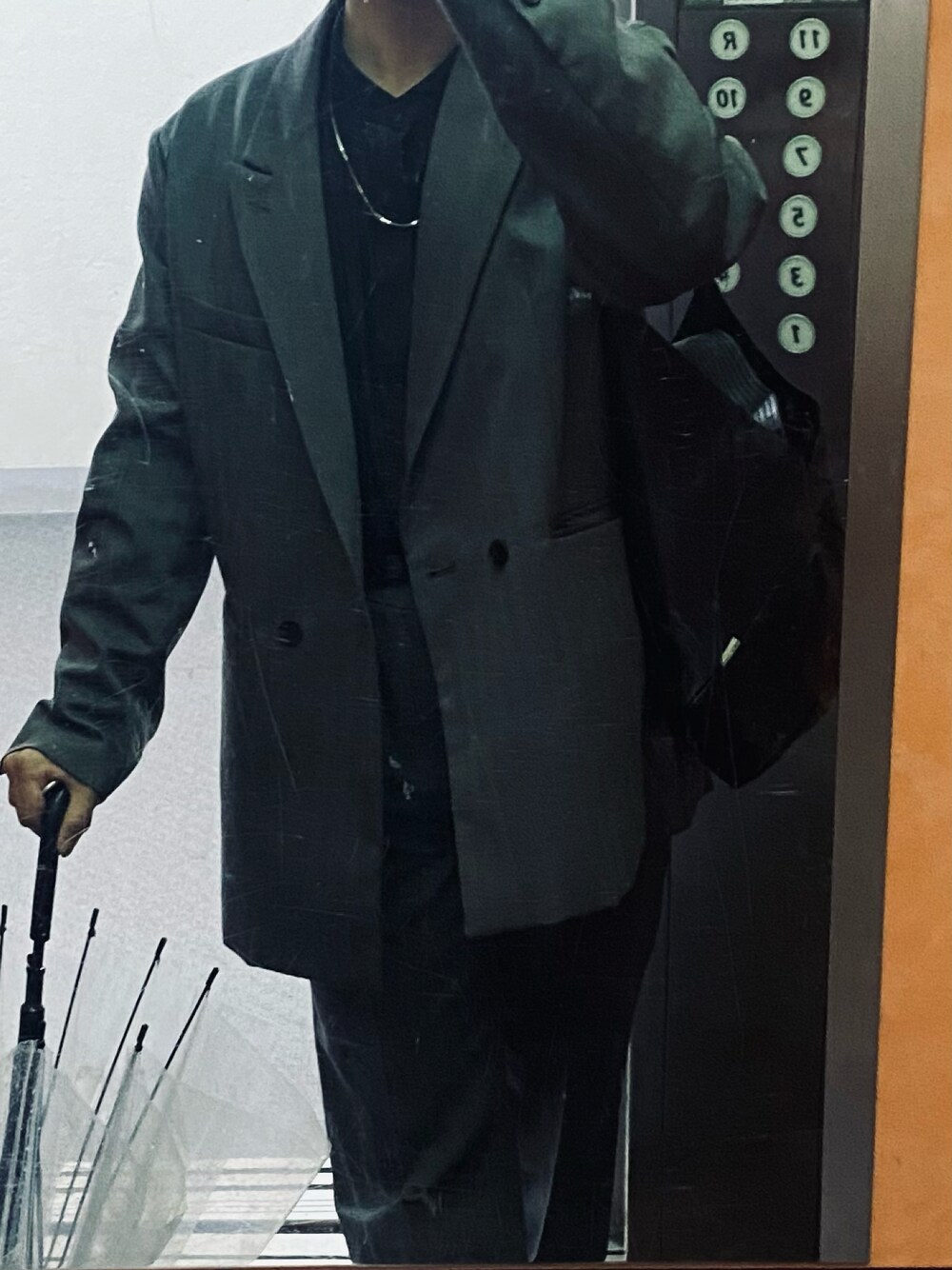 「セットアップ」｜「HAREのVチェーンネックレス(HARE)（ネックレス、シルバー系）」を使った、L i aさん（メンズ・166cm）の冬コーディネートの1枚目の写真