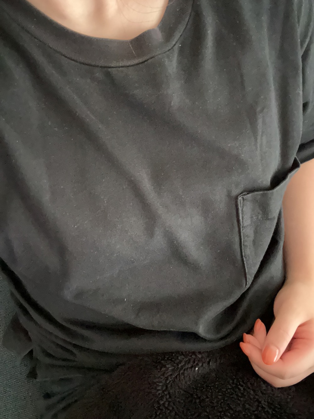 「UNIQLOのアイテム（Tシャツ/カットソー、ブラック系）」を使った、ぽんさん（レディース・160cm）の冬コーディネートの1枚目の写真