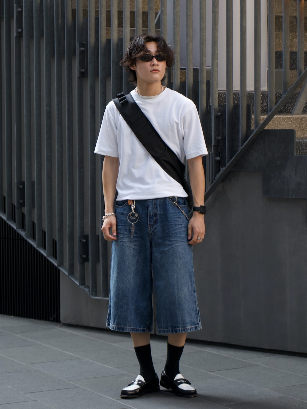 「秋服準備はじめました、ローファー、ワイドパンツ、スポーツミックス、アウトドアスタイル、休日スタイル、ショルダーバッグ、韓国ファッション、デートコーデ、ハーフパンツ、メガネ男子、厚底シューズ、お出かけコーデ、デニム、シンプルコーデ」｜「A.D.S.R.のA.D.S.R. MCC（サングラス、ブラック系）」を使った、Ogu / おぐさん（メンズ・181cm）の秋コーディネートの1枚目の写真