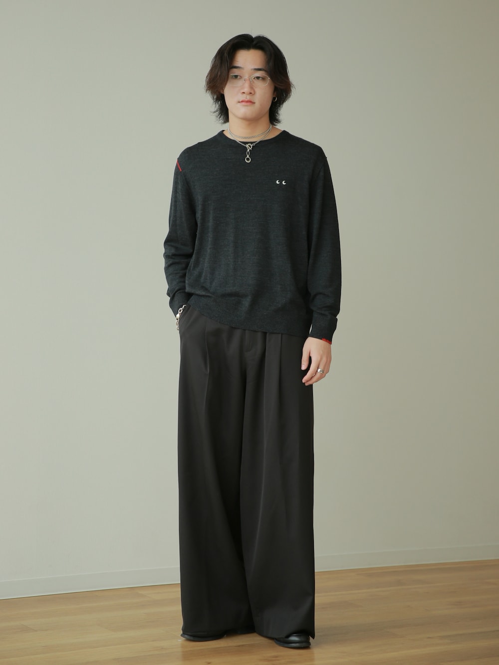 「マイベストコーデ2024、レザー、クリスマスに着たい服、テーマパークコーデ、ニット、モノトーン、韓国ファッション、秋コーデ、スラックス、お出かけコーデ、きれいめカジュアル、休日スタイル、メガネ男子、デートコーデ、シンプルコーデ」｜「Berwick1707のBerwick バーウィック コイン ローファー 4545 ダイナイト ソール（ローファー、ブラック系）」を使った、Ogu / おぐさん（メンズ・181cm）の冬コーディネートの1枚目の写真