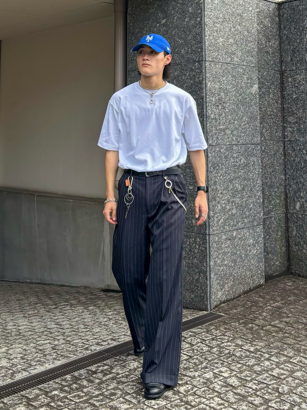 「アツいコーデ全部見せ、デートコーデ、ローファー、秋服準備はじめました、厚底シューズ、お出かけコーデ、キャップ、モノトーン、プチプラ、スラックス、スポーツミックス、夏コーデ、メンズファッション、大人コーデ、きれいめカジュアル」｜「Hender SchemeのHender Scheme(エンダー スキーマ) karabiner（キーホルダー、ベージュ系）」を使った、Ogu / おぐさん（メンズ・181cm）の夏コーディネートの1枚目の写真