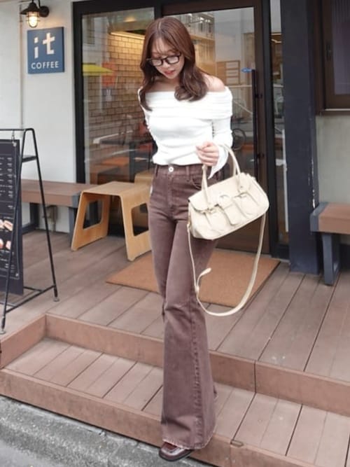 セール】フラワー刺繍ブーツカットパンツ 秋服 冬服（デニムパンツ