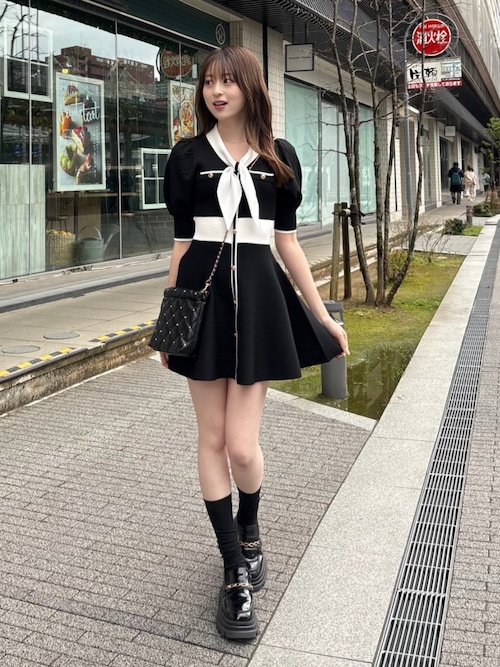 バイカラーパフスリーブミニニットワンピース 春服 夏服（ワンピース