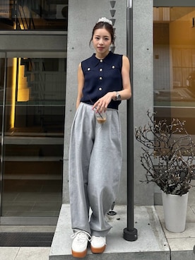 「rienda（リエンダ）の【EC先行発売】ゴールドボタンノースリニットトップス 春服 夏服 ノースリーブ（ニット/セーター、ブルー系）」を使った、riendaofficialさん（レディース・154cm）の春コーディネート