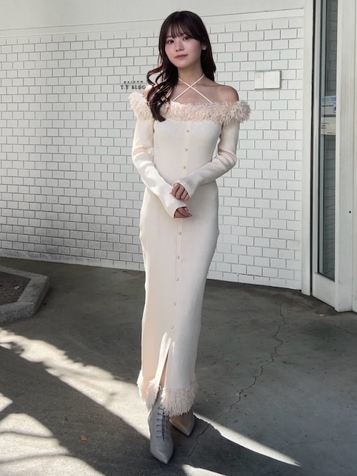 rienda（リエンダ）の「フェイクファーオフショルタイトニット