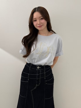 「rienda（リエンダ）の【森香澄さん着用】RDロゴTシャツ　春服　夏服（Tシャツ/カットソー、ゴールド系）」を使った、riendaofficialさん（レディース・154cm）の春コーディネート