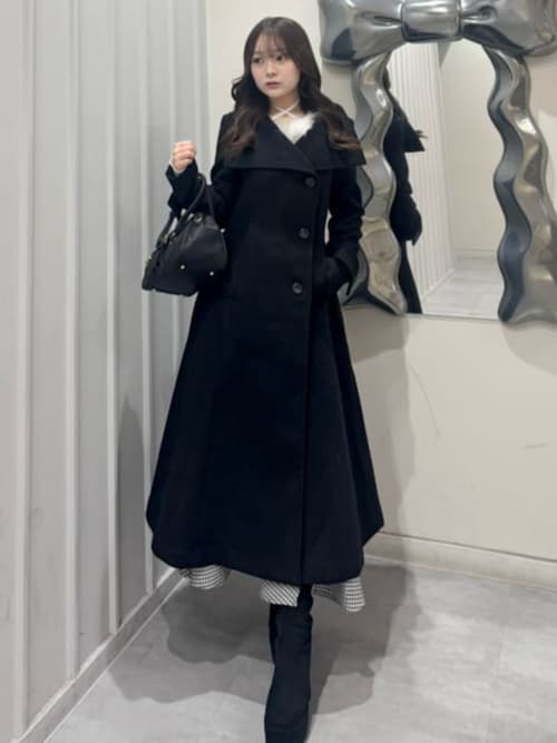 rienda ブラック ロングコート Mサイズ 去年も完売してた、riendaのロングコート🖤 シルエットが綺麗で細見え