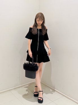 「rienda（リエンダ）のオフショルフロントジップニットミニワンピース 春服 夏服 半袖（ワンピース、ブラック系）」を使った、riendaofficialさん（レディース・154cm）の夏コーディネート