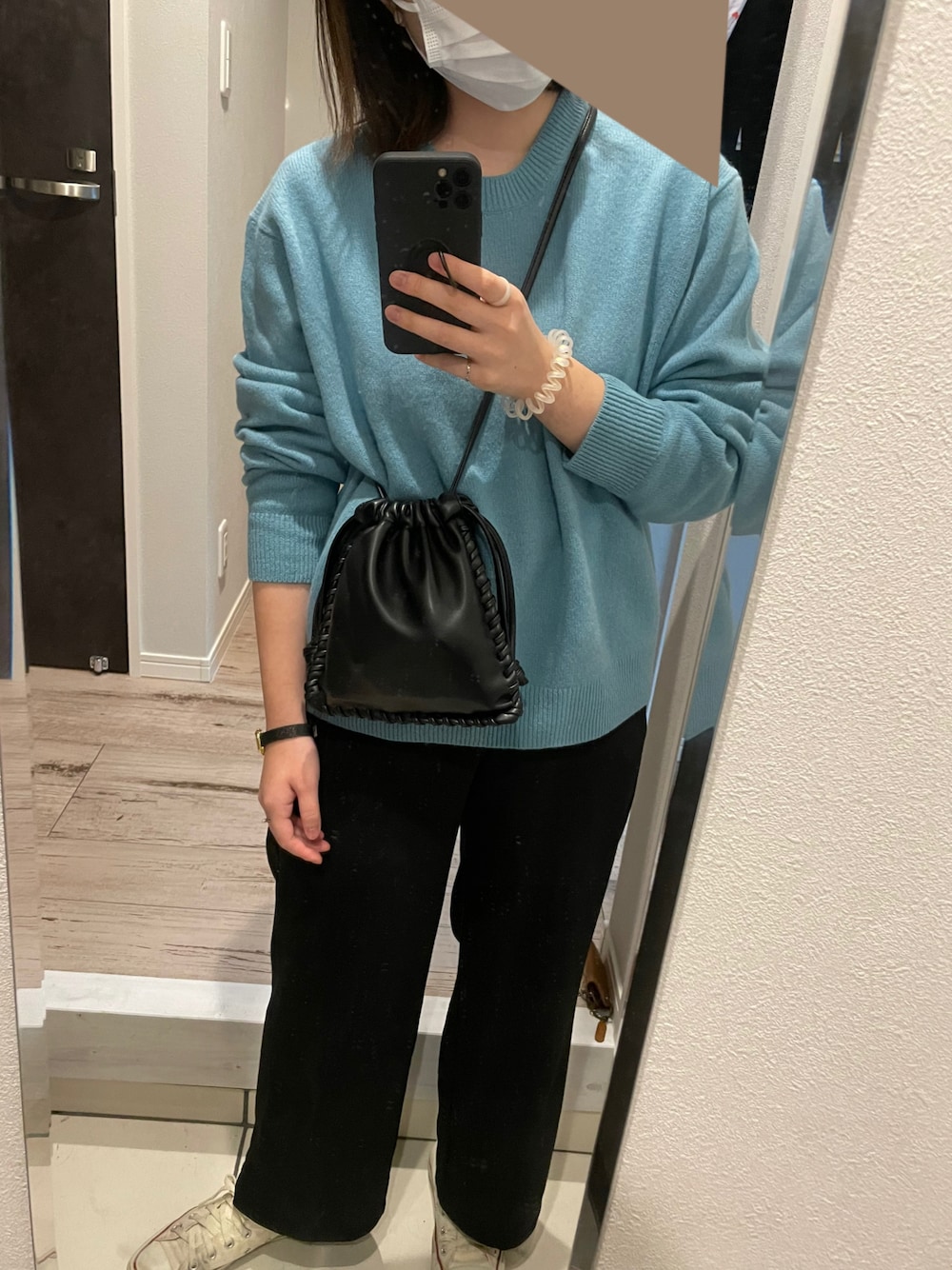 「GUのアイテム（パンツ、ブラック系）」を使った、shさん（レディース・156cm）の秋コーディネートの1枚目の写真