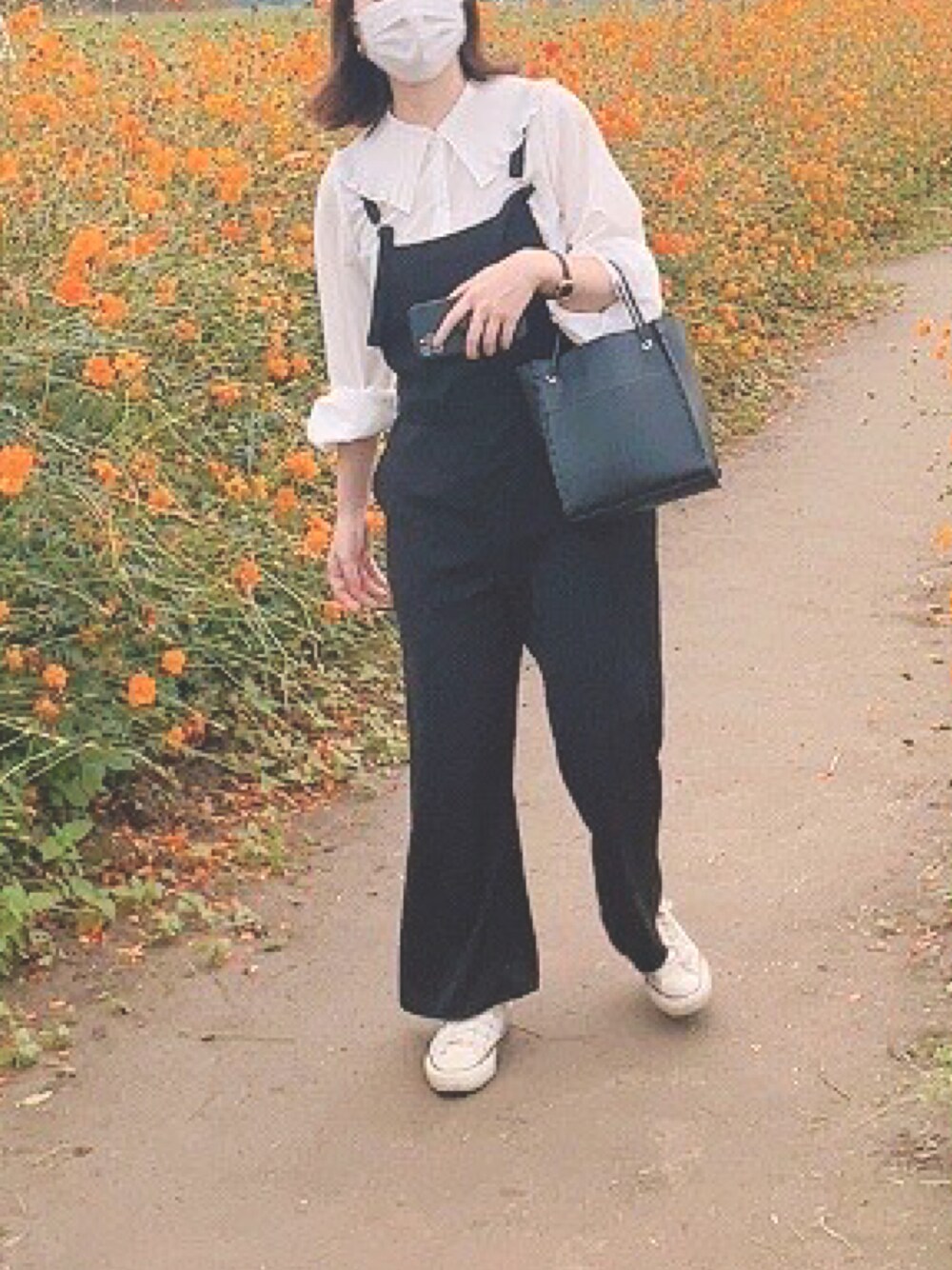 「URBAN RESEARCH DOORSのラバーストリング4WAYバッグ（ハンドバッグ、ブラック系）」を使った、shさん（レディース・156cm）の秋コーディネートの1枚目の写真
