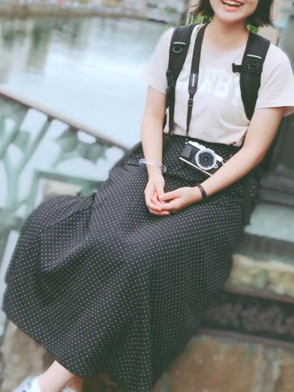 「earth music&ecologyのBIGロゴTシャツ ●（Tシャツ/カットソー、ベージュ系）」を使った、shさん（レディース・156cm）の秋コーディネートの1枚目の写真