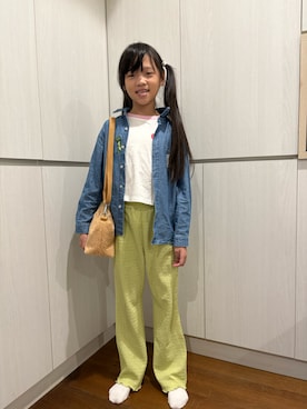 「アイテム（チノパンツ）」を使った、雅如さん（レディース・129cm）の秋コーディネート