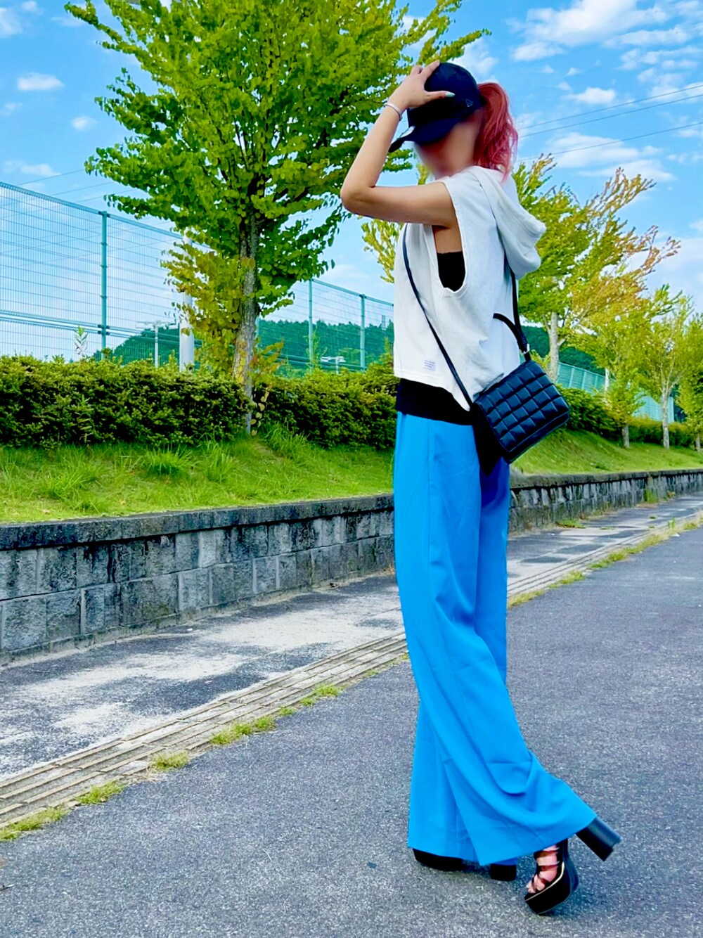 H&Mのアイテムを使った「ノースリーブパーカー」の人気ファッション 
