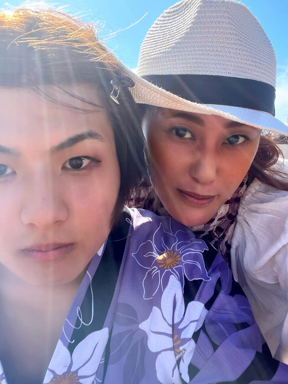 ホワイト系のワンピース/ドレス、グリーン系のタンクトップ、オレンジ系のその他パンツを着用したレディースの夏コーディネートの1枚目の写真